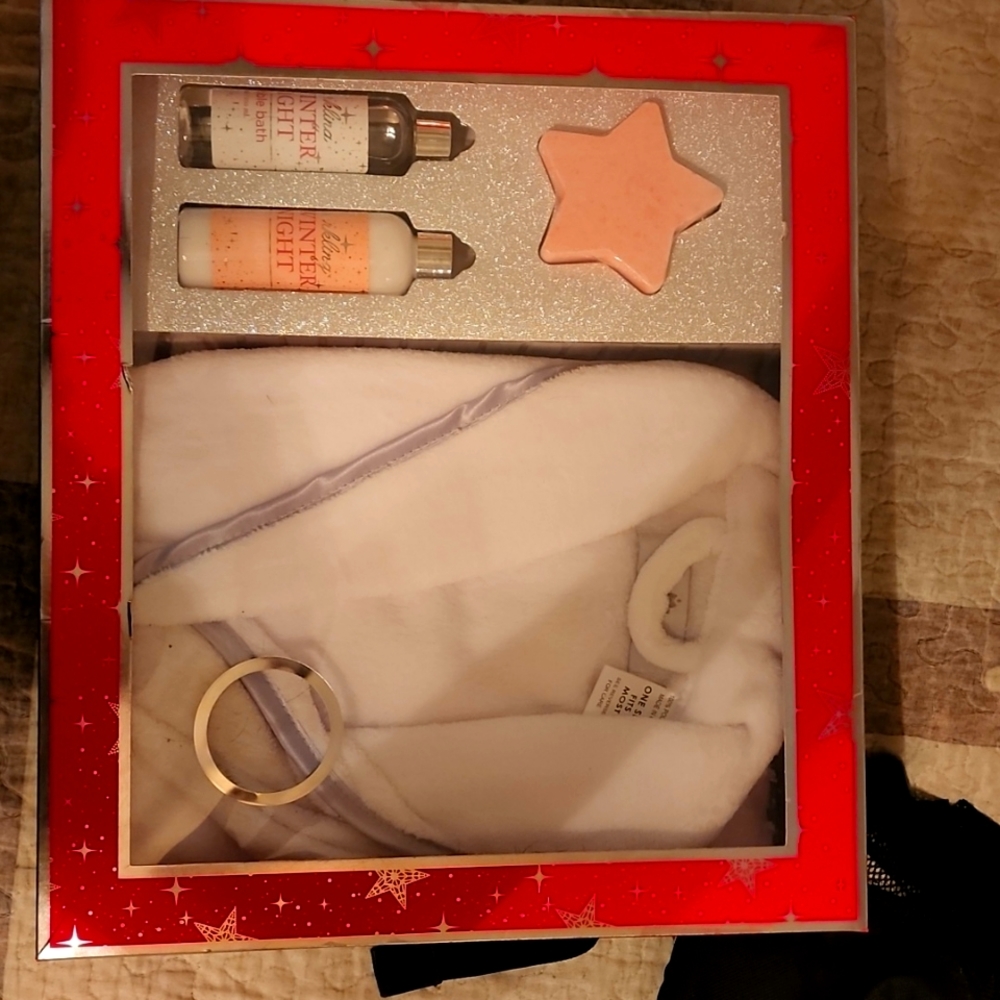 Gold Essence Bath and body works set
